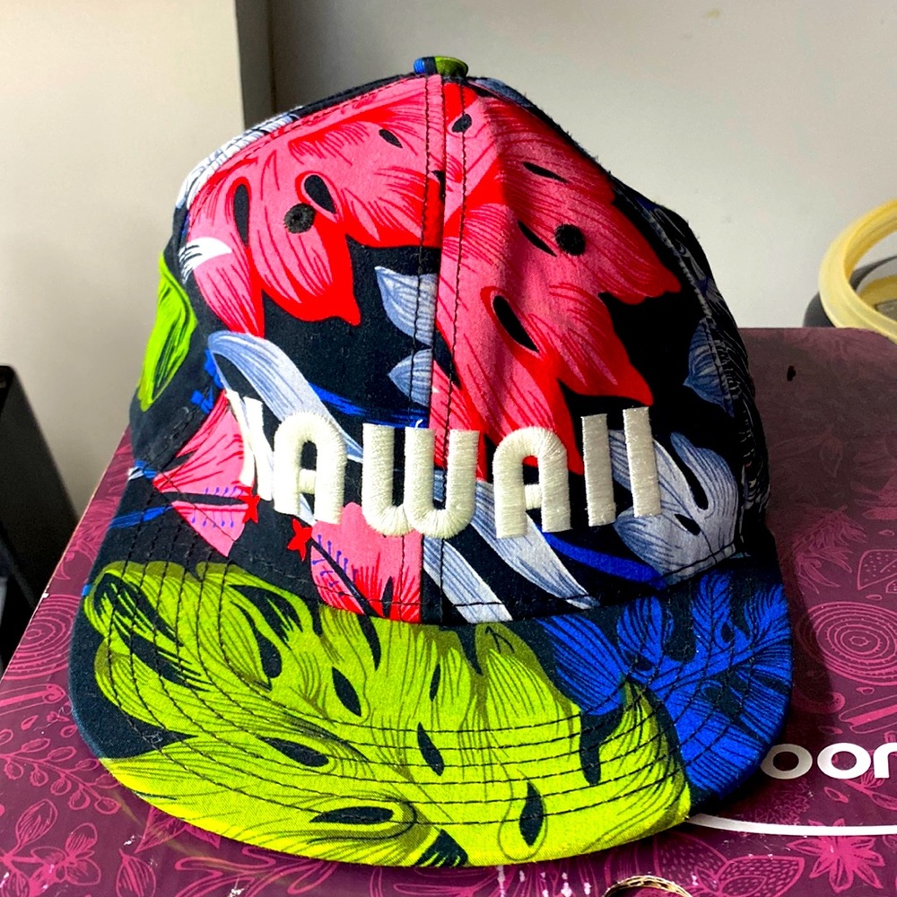 “HAWAII” lableled hat ; gently worn ; colorful with greens pinks purples
